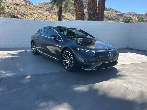 Used 2023 Mercedes-Benz EQS 580 4MATIC Sedan image 3