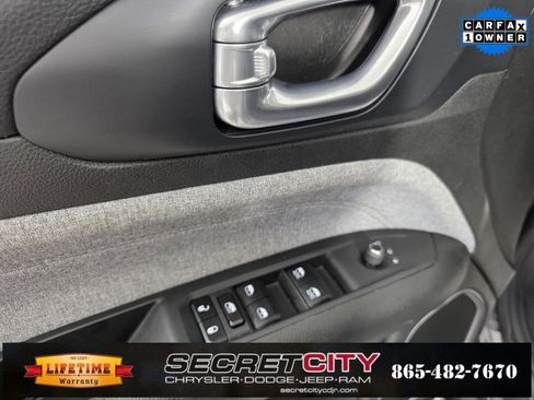 Used 2024 Jeep Compass Latitude w/ Sun and Sound Group image 12