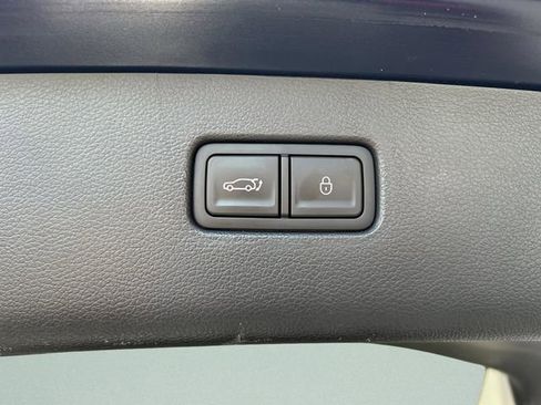 Used 2025 Genesis GV80 2.5T Standard image 16