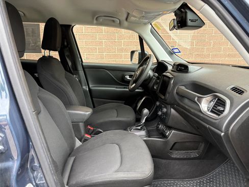 Used 2023 Jeep Renegade Latitude AWD/4WD image 25