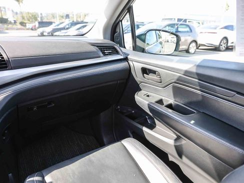 Certified 2024 Honda Odyssey EX-L image 6