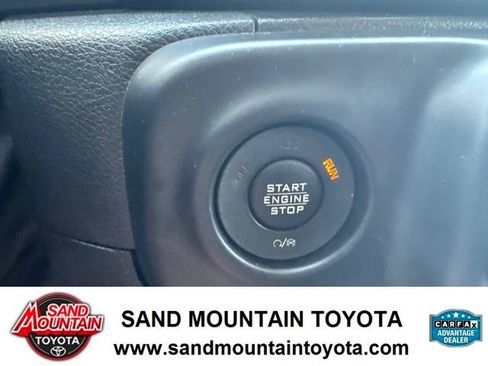 Used 2018 Jeep Wrangler Unlimited Sahara AWD/4WD image 17