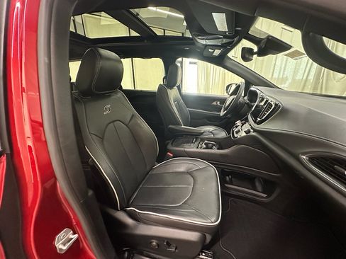 Used 2026 Chrysler Pacifica Limited w/ S Appearance Package FWD image 18