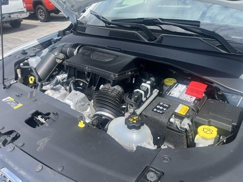 Used 2023 Jeep Compass Latitude image 10