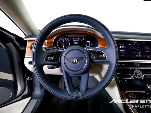 Used 2023 Bentley Flying Spur Plug-In Hybrid image 14