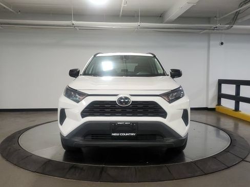 Used 2021 Toyota RAV4 LE FWD image 2
