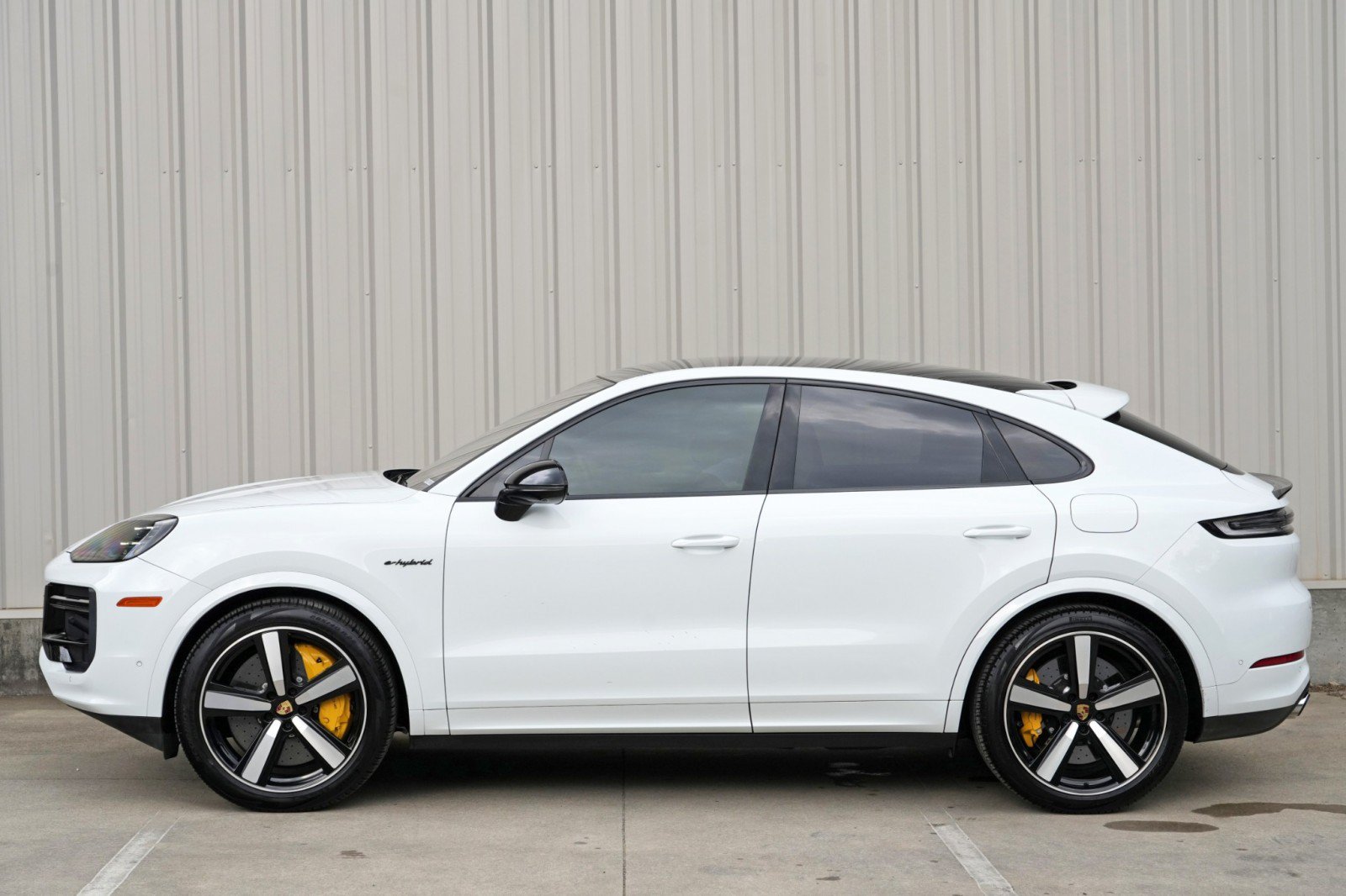 Used 2024 Porsche Cayenne Turbo AWD/4WD image 57