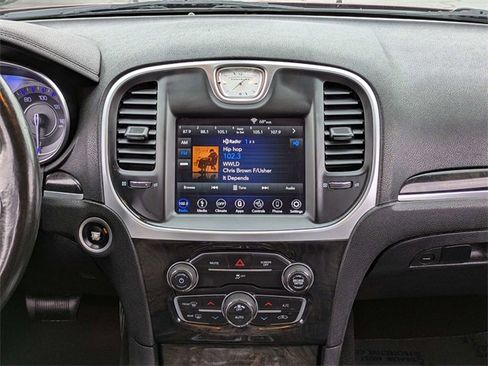 Used 2019 Chrysler 300 Limited image 17