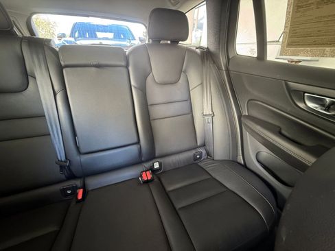 Used 2025 Volvo V60 B5 Cross Country Plus image 37