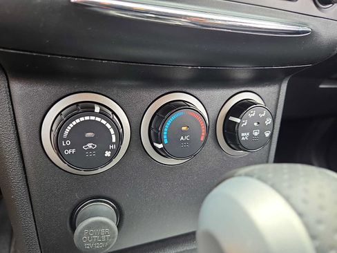 Used 2013 Nissan Rogue SV AWD/4WD image 16