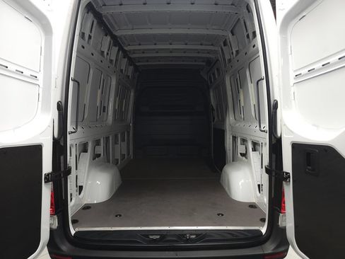 Used 2025 Mercedes-Benz Sprinter 2500 image 18