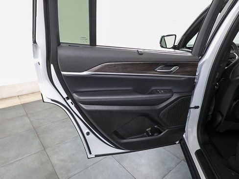 New 2025 Jeep Grand Cherokee L Limited w/ Luxury Tech Group II image 23