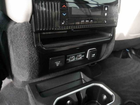 Used 2022 Jeep Wagoneer Series III w/ Flexible Seating Group image 16