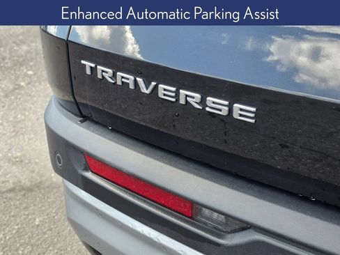 Used 2025 Chevrolet Traverse LT w/ Enhanced Driving Package FWD image 11