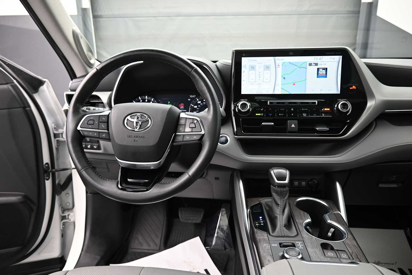 Used 2020 Toyota Highlander Platinum AWD/4WD image 16