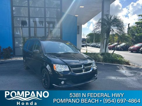 Used 2020 Dodge Grand Caravan SXT FWD image 1