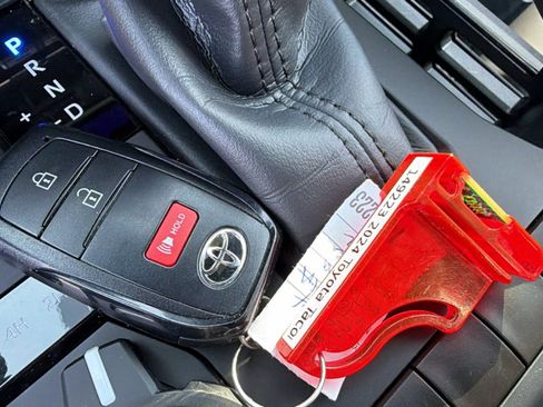 Used 2024 Toyota Tacoma TRD Sport image 29