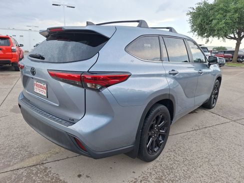 Used 2023 Toyota Highlander LE FWD image 6