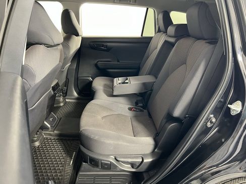 Used 2024 Toyota Highlander LE image 30