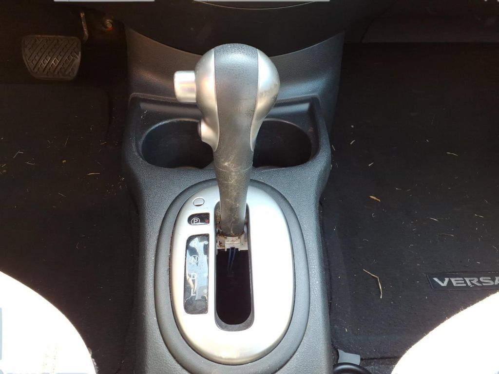 Used 2015 Nissan Versa SV FWD image 20