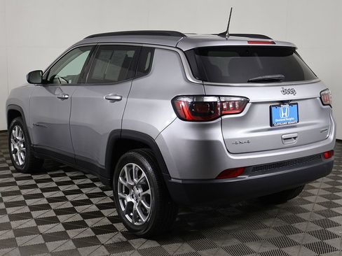 Used 2022 Jeep Compass Latitude AWD/4WD image 9
