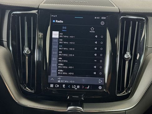 Used 2022 Volvo XC60 B5 R-Design w/ Advanced Package FWD image 21