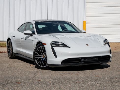 Used 2022 Porsche Taycan image 8