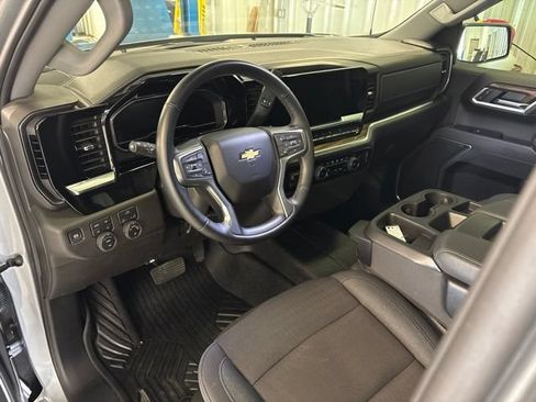 Used 2025 Chevrolet Silverado 1500 LT AWD/4WD image 17