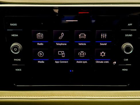 Used 2025 Volkswagen Taos SE image 34