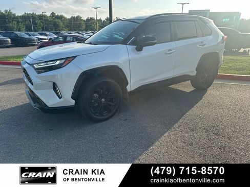 Used 2022 Toyota RAV4 XSE AWD/4WD image 2