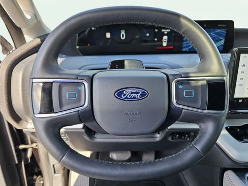 Used 2025 Ford Expedition Active AWD/4WD image 21