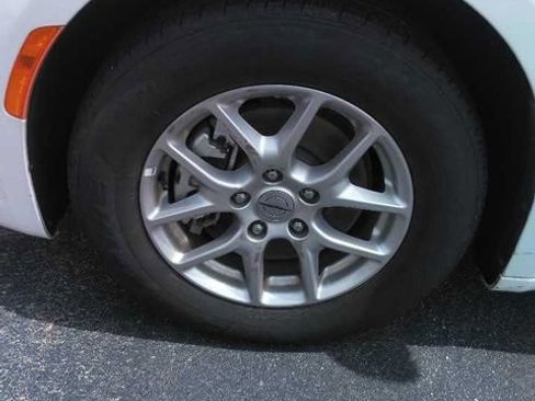 Used 2025 Chrysler Pacifica Select FWD image 4