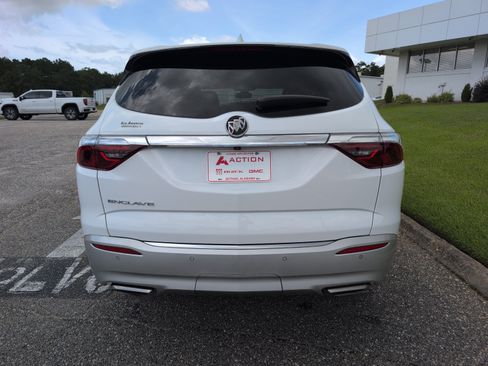 Used 2023 Buick Enclave Essence w/ Experience Buick Package FWD image 3