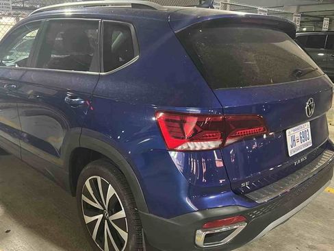 Certified 2023 Volkswagen Taos SE FWD image 11