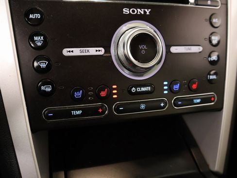 Used 2018 Ford Explorer Limited w/ Class II Trailer Tow Package image 8