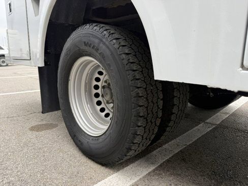 Used 2019 Freightliner Sprinter 3500 w/ Premium Package image 21