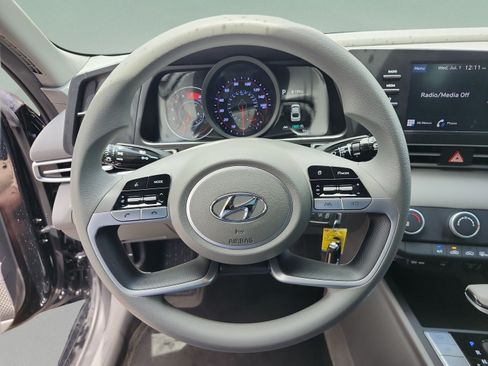Certified 2023 Hyundai Elantra SE FWD image 9