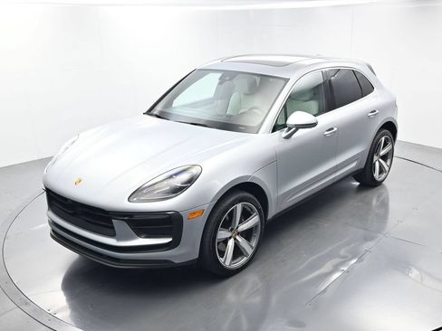 Certified 2025 Porsche Macan AWD/4WD image 35