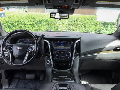 Used 2019 Cadillac Escalade Platinum image 28