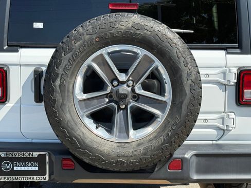 Used 2020 Jeep Wrangler Unlimited Sahara image 16