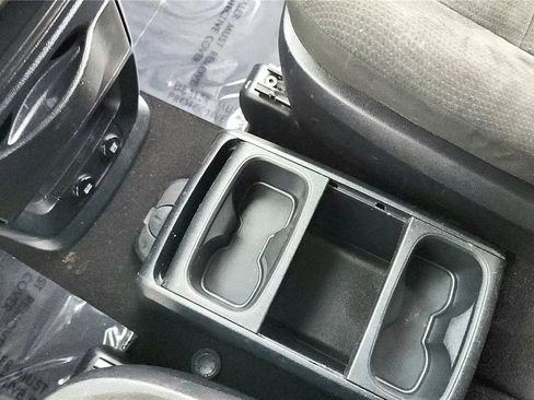 Used 2015 Dodge Grand Caravan SE image 36