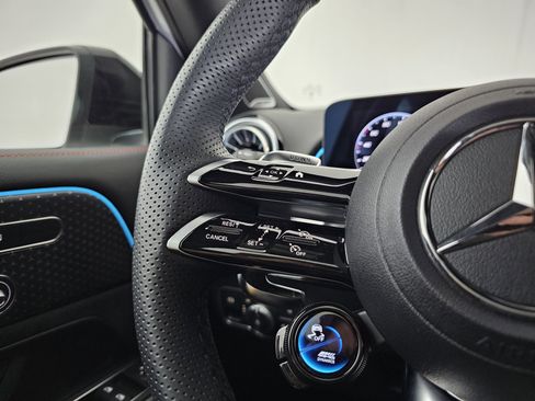 Used 2025 Mercedes-Benz GLB 35 AMG 4MATIC image 41