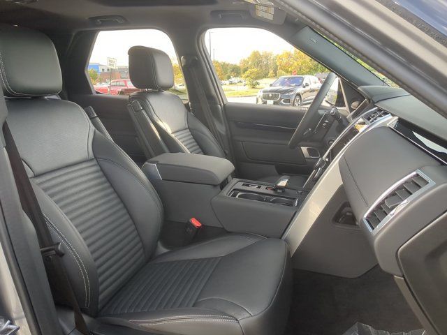 Used 2025 Land Rover Discovery S AWD/4WD image 27