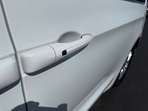 Certified 2023 Chrysler Pacifica Touring-L FWD image 11