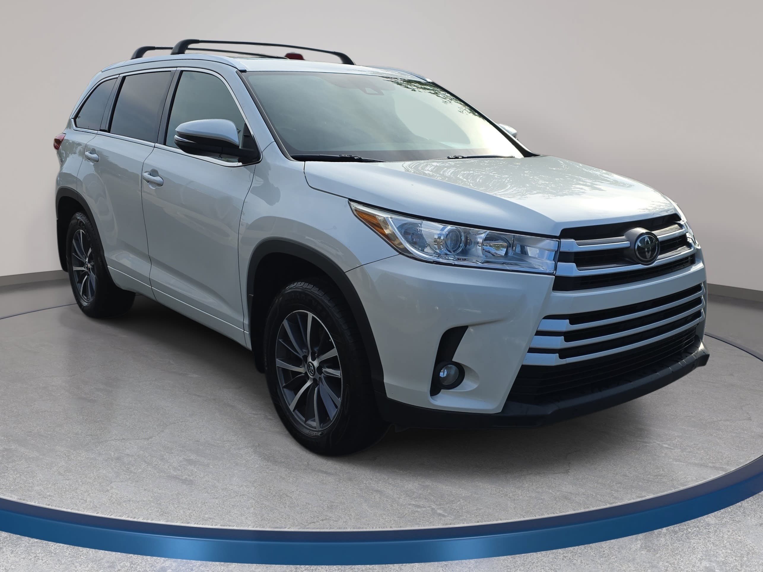 Used 2017 Toyota Highlander XLE AWD/4WD image 3