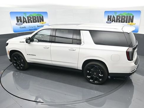 New 2025 Chevrolet Suburban High Country image 28