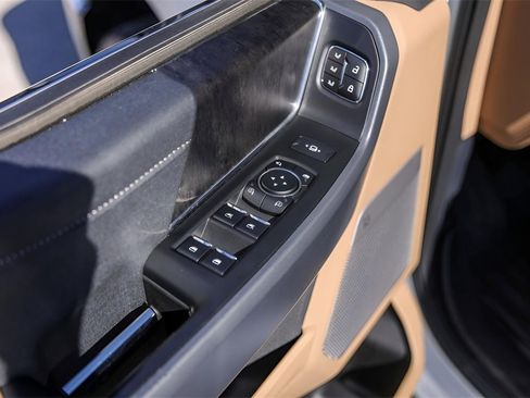 Used 2023 Ford F350 Lariat w/ Chrome Package image 26