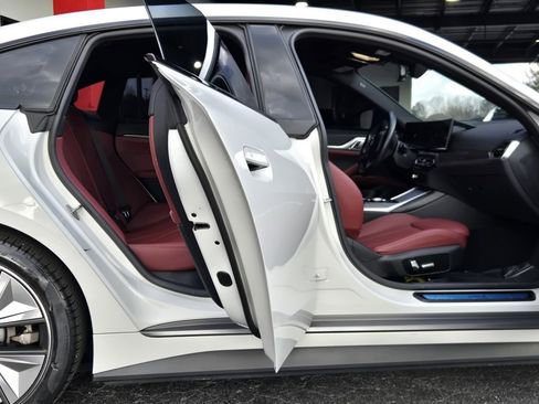 Used 2023 BMW i4 eDrive35 w/ Premium Package image 15