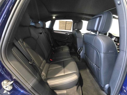Used 2025 Porsche Macan AWD/4WD image 13
