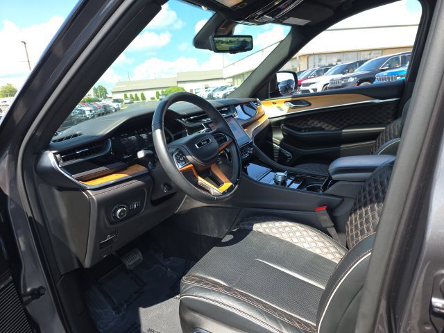 Used 2024 Jeep Grand Cherokee L Summit AWD/4WD image 15